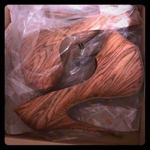 Women’s closed toe heels